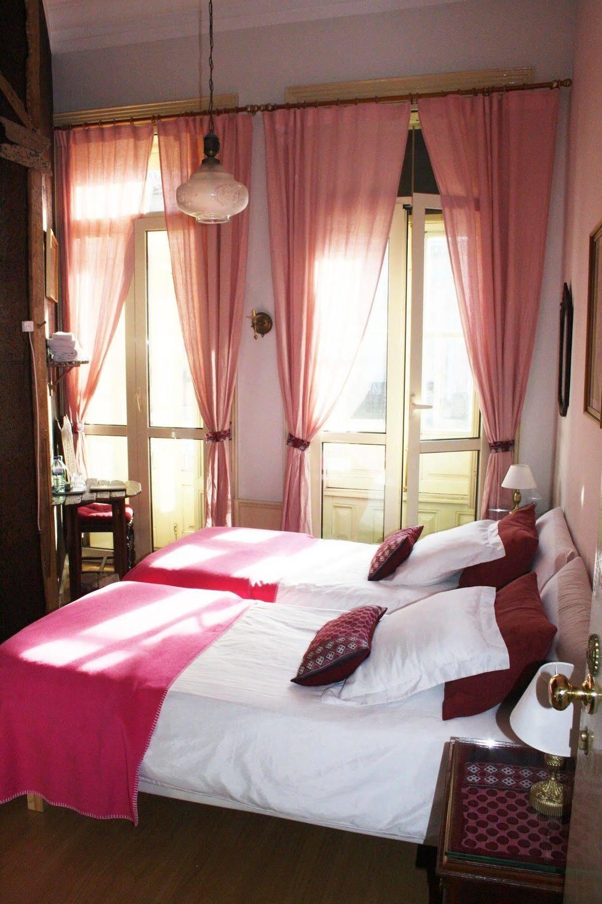 Alvares Cabral Guesthouse Porto Exterior photo