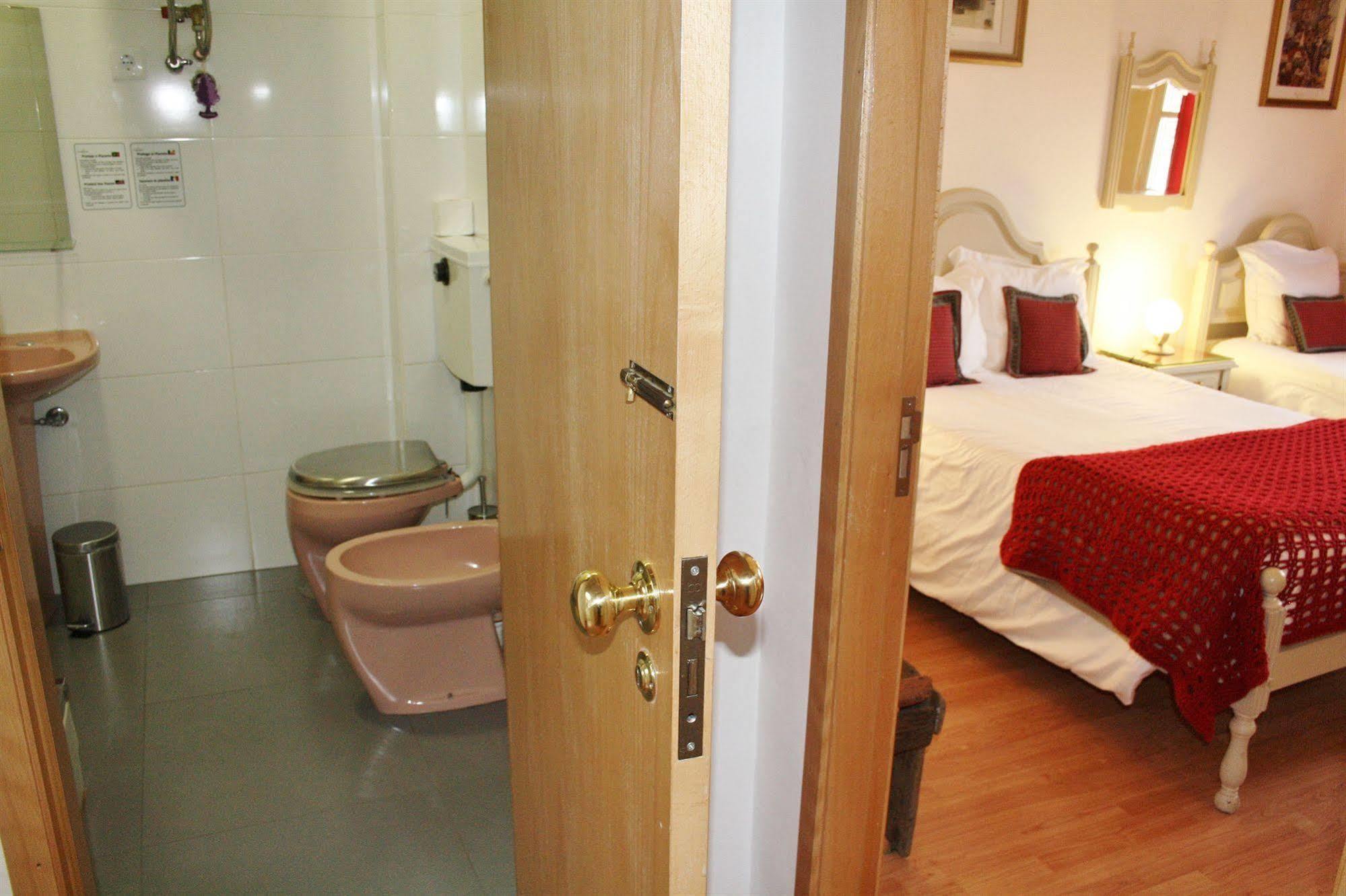 Alvares Cabral Guesthouse Porto Exterior photo