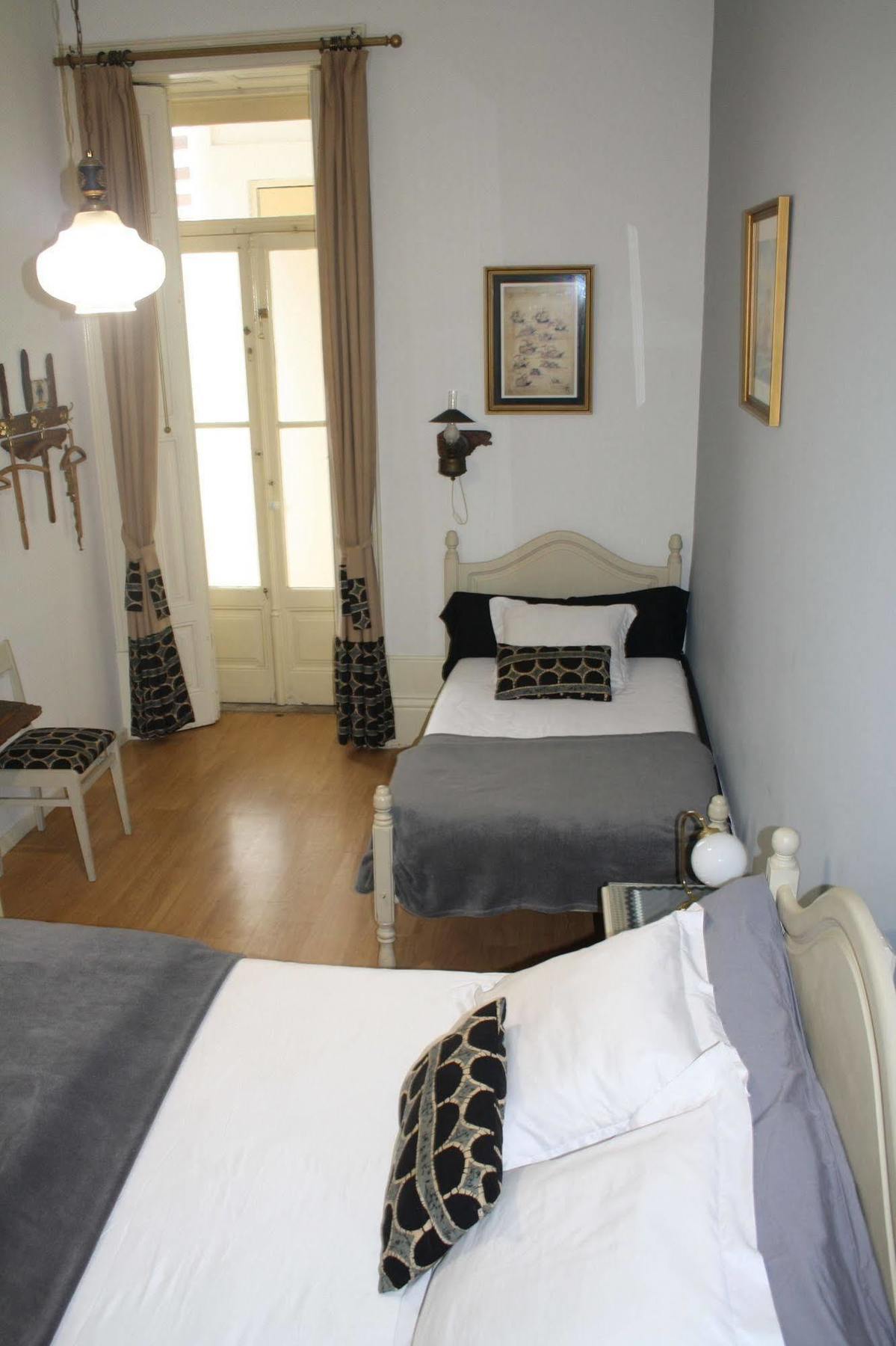 Alvares Cabral Guesthouse Porto Exterior photo