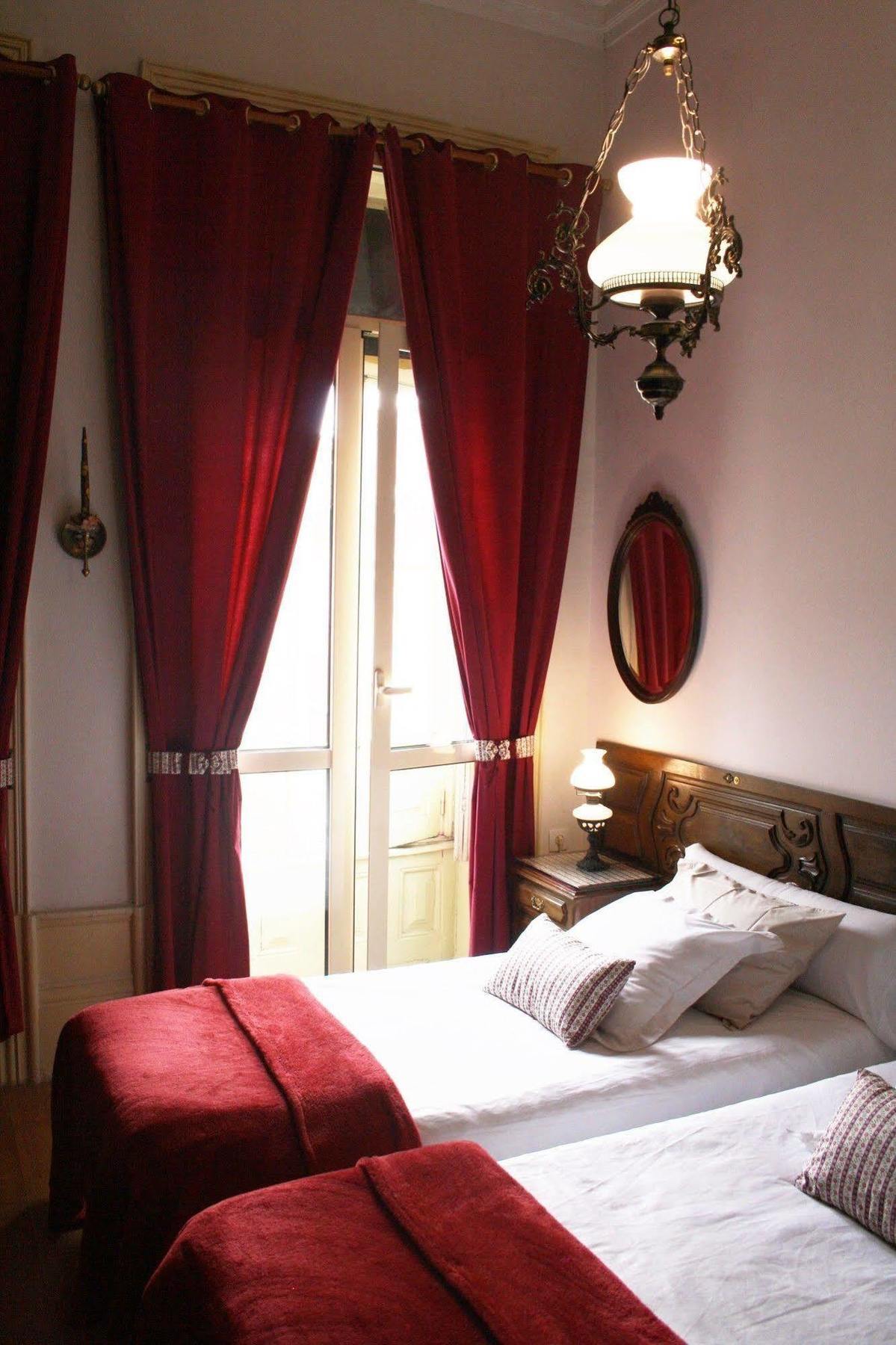 Alvares Cabral Guesthouse Porto Exterior photo