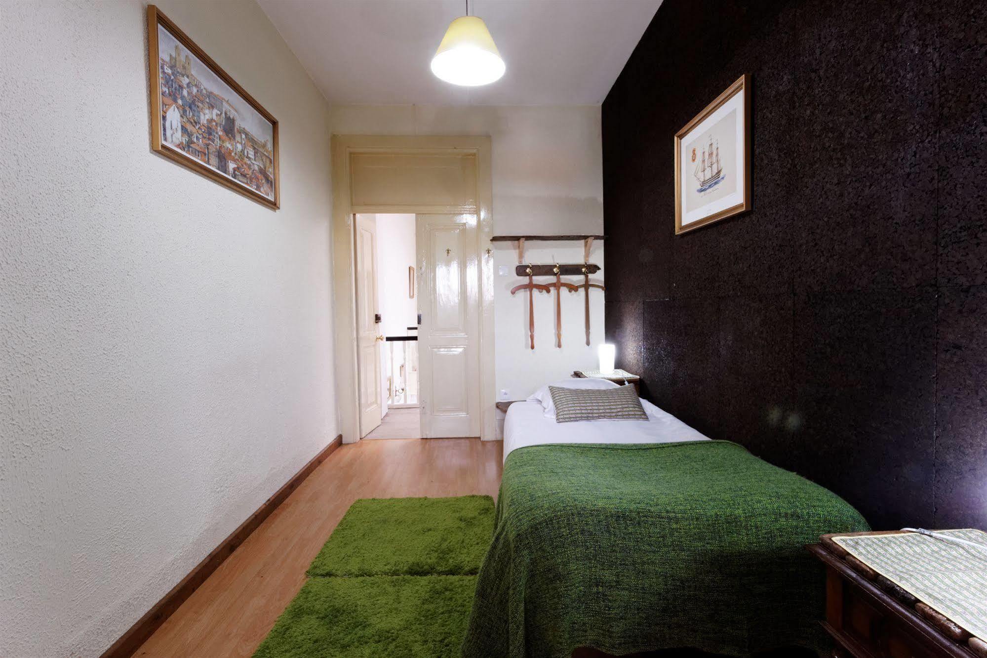 Alvares Cabral Guesthouse Porto Exterior photo